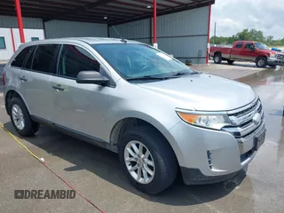 2013 Ford Edge SE z VIN 2FMDK3GC0DBE33153, wystawiony jako IAAI lot #42366900 z przebiegiem 130 894 mil mil oraz . Historia ofert i sprzedaży dostępna na DreamBid. Obrazek 1.