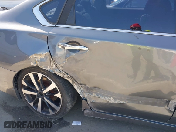 2018 Nissan Altima SR with VIN 1N4AL3AP6JC120402, listed as a IAAI auction lot 41949433 with 58,595 mi miles and . Bid and sale history available at carsss.com. Image 6.