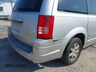 2008 Chrysler Town & Country Touring with VIN 2A8HR54P68R103852, listed as a IAAI auction lot 42588586 with 165,022 mi miles and . Bid and sale history available at DreamBid. Image 6.