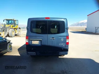 2017 Nissan NV SL z VIN 5BZAF0AA6HN852913, wystawiony jako IAAI lot #41686657 z przebiegiem 88 182 mil mil oraz . Historia ofert i sprzedaży dostępna na DreamBid. Obrazek 16.