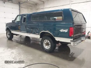 1997 Ford F-250 HD with VIN 1FTHX26G0VEB12354, listed as a IAAI auction lot 42033876 with Not Provided miles. Bid and sale history available at carsss.com. Image 3.
