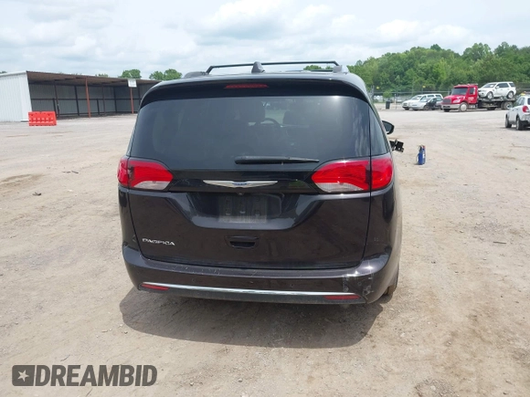 2018 Chrysler Pacifica Touring L z VIN 2C4RC1BGXJR151935, wystawiony jako IAAI lot #42266204 z przebiegiem 87 013 mil mil oraz . Historia ofert i sprzedaży dostępna na DreamBid. Obrazek 16.