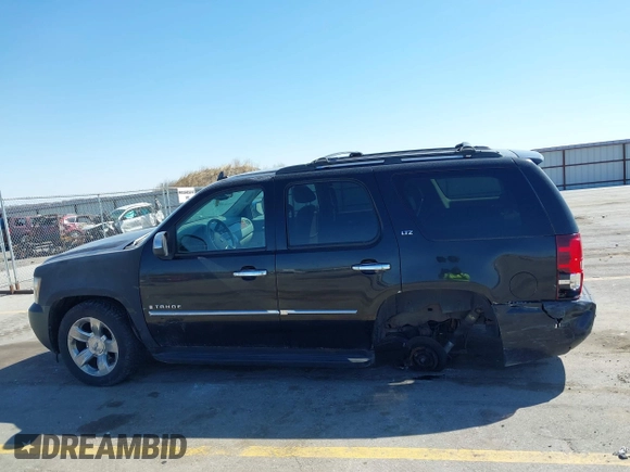 2008 Chevrolet Tahoe 1LT z VIN 1GNFK130X8J138051, wystawiony jako IAAI lot #41983344 z przebiegiem 235 811 mil mil oraz . Historia ofert i sprzedaży dostępna na DreamBid. Obrazek 15.