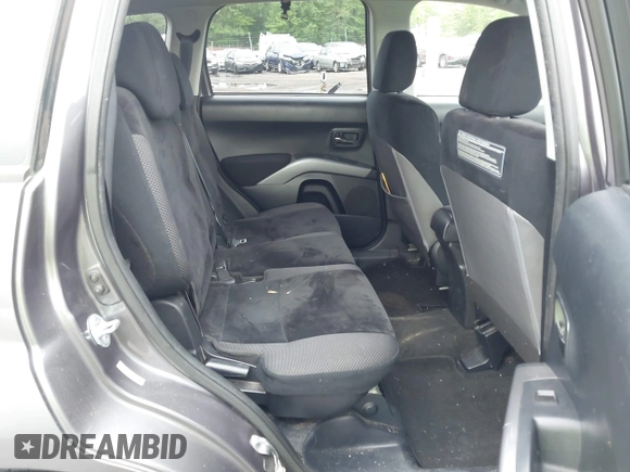 2010 Mitsubishi Outlander z VIN JA4AT2AW9AZ001049, wystawiony jako IAAI lot #42282766 z przebiegiem 108 668 mil mil oraz . Historia ofert i sprzedaży dostępna na DreamBid. Obrazek 8.
