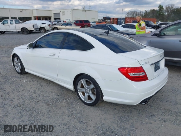 2015 Mercedes-Benz C-Class C 250 with VIN WDDGJ4HBXFG360200, listed as a IAAI auction lot 40952908 with 70,987 mi miles. Bid and sale history available at carsss.com. Image 3.