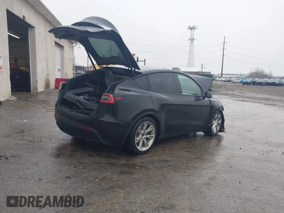 2021 Tesla Model Y Standard Range with VIN 5YJYGDED9MF103989, listed as a IAAI auction lot 41482268 with 33,485 mi miles and . Bid and sale history available at DreamBid. Image 4.