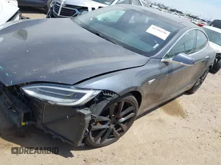 2018 Tesla Model S 75D with VIN 5YJSA1E43JF260547, listed as a IAAI auction lot 42346240 with 89,637 mi miles and . Bid and sale history available at DreamBid. Image 19.