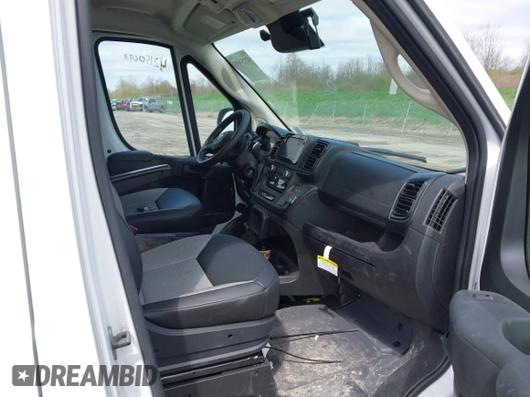 2025 Ram ProMaster Cargo Tradesman with VIN 3C6MRVJG3SE504821, listed as a IAAI auction lot 42150693 with 10,828 mi miles and . Bid and sale history available at DreamBid. Image 5.