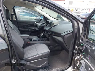 2019 Ford Escape SE z VIN 1FMCU0GD0KUB74569, wystawiony jako IAAI lot #42271476 z przebiegiem 66 335 mil mil oraz . Historia ofert i sprzedaży dostępna na DreamBid. Obrazek 5.