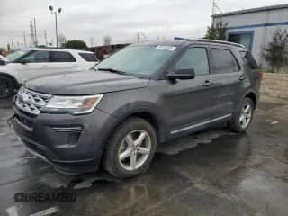 2018 Ford Explorer XLT z VIN 1FM5K7DH8JGC28664, wystawiony jako Copart lot #49152695 z przebiegiem 101 293 mil mil oraz Szkoda całkowita • Salvage title. Historia ofert i sprzedaży dostępna na DreamBid. Obrazek 1.