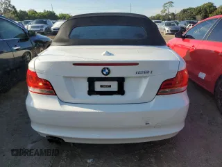 2013 BMW 1 Series 128i z VIN WBAUL7C54DVU10072, wystawiony jako Copart lot #73754044 z przebiegiem Nie podano mil oraz Nie do naprawy • Non repairable. Historia ofert i sprzedaży dostępna na DreamBid. Obrazek 6.