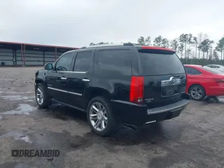 2013 Cadillac Escalade Platinum Edition with VIN 1GYS4DEF8DR105284, listed as a IAAI auction lot 41662224 with 118,359 mi miles. Bid and sale history available at carsss.com. Image 3.