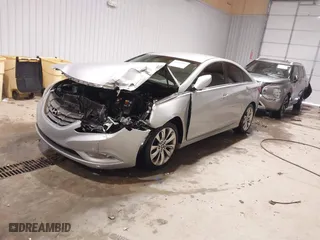 2011 Hyundai Sonata SE with VIN 5NPEC4AC6BH181110, listed as a IAAI auction lot 41394015 with 1 mi miles. Bid and sale history available at carsss.com. Image 17.