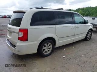 2011 Chrysler Town & Country Touring z VIN 2A4RR5DG1BR658091, wystawiony jako IAAI lot #42304238 z przebiegiem 227 754 mil mil oraz . Historia ofert i sprzedaży dostępna na DreamBid. Obrazek 4.