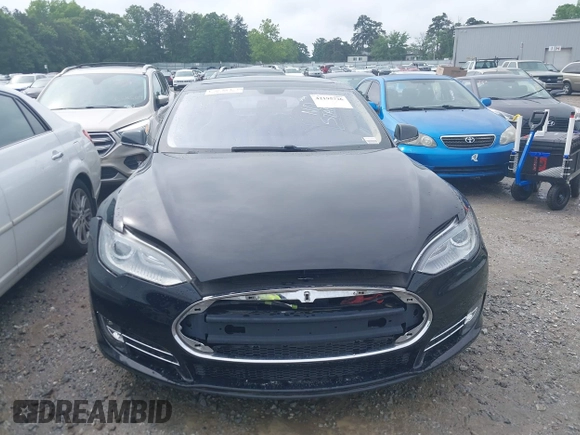 2013 Tesla Model S с VIN 5YJSA1DG7DFP26402, выставлен на аукционе IAAI как лот 42195726 с пробегом 100 890 миль миль и . История ставок и продаж доступна на DreamBid. Изображение 12.