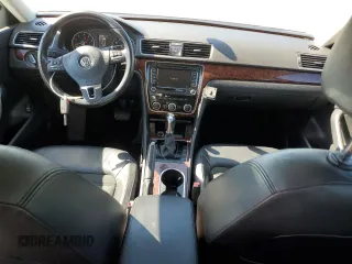 2013 Volkswagen Passat SEL Premium z VIN 1VWCP7A32DC070188, wystawiony jako Copart lot #52161325 z przebiegiem 175 368 mil mil oraz Szkoda całkowita • Salvage title. Historia ofert i sprzedaży dostępna na DreamBid. Obrazek 8.