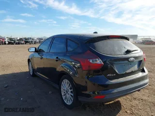 2014 Ford Focus SE with VIN 1FADP3K28EL326167, listed as a IAAI auction lot 41660698 with 97,166 mi miles. Bid and sale history available at carsss.com. Image 3.