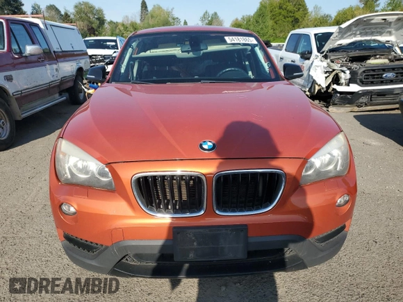 2014 BMW X1 xDrive28i z VIN WBAVL1C50EVY11864, wystawiony jako Copart lot #54181865 z przebiegiem 84 636 mil mil oraz Szkoda całkowita • Salvage title. Historia ofert i sprzedaży dostępna na DreamBid. Obrazek 5.