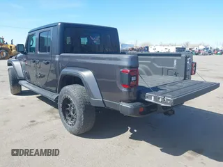 2021 Jeep Gladiator Overland z VIN 1C6HJTFG3ML588042, wystawiony jako IAAI lot #41730427 z przebiegiem 22 344 mil mil oraz . Historia ofert i sprzedaży dostępna na DreamBid. Obrazek 3.