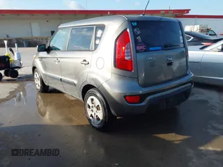 2013 Kia Soul with VIN KNDJT2A54D7620669, listed as a IAAI auction lot 42060648 with 182,041 mi miles. Bid and sale history available at carsss.com. Image 3.
