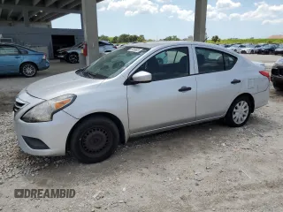 2016 Nissan Versa S z VIN 3N1CN7AP3GL859294, wystawiony jako Copart lot #57069925 z przebiegiem 124 928 mil mil oraz Tytuł czysty. Historia ofert i sprzedaży dostępna na DreamBid. Obrazek 1.