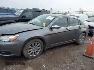 2013 Chrysler 200 Limited with VIN 1C3CCBCG8DN718207, listed as a IAAI auction lot 42136735 with 139,632 mi miles. Bid and sale history available at carsss.com. Image 14.