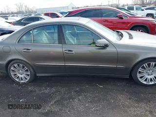2008 Mercedes-Benz E 350 Luxury z VIN WDBUF56X88B227792, wystawiony jako IAAI lot #41652254 z przebiegiem 117 976 mil mil oraz . Historia ofert i sprzedaży dostępna na DreamBid. Obrazek 13.