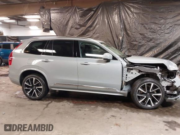 2024 Volvo XC90 Plus Bright Theme with VIN YV4062PE3R1190313, listed as a IAAI auction lot 41515224 with 7,630 mi miles. Bid and sale history available at carsss.com. Image 13.