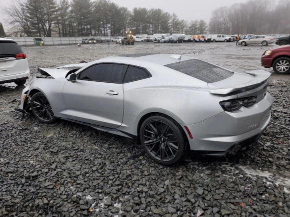 2019 Chevrolet Camaro ZL1 with VIN 1G1FK1R64K0122759, listed as a Copart auction lot 44143985 with 0 mi miles and Salvage Title. Bid and sale history available at carsss.com. Image 2.