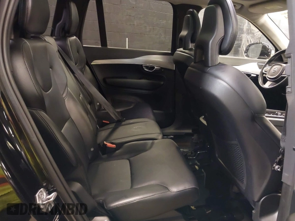 2018 Volvo XC90 Momentum with VIN YV4102PK6J1352841, listed as a IAAI auction lot 42394334 with 85,672 mi miles and . Bid and sale history available at DreamBid. Image 8.