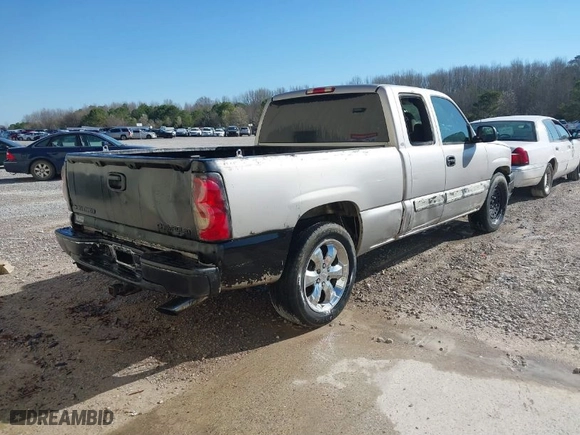 2004 Chevrolet Silverado 1500 LS with VIN 2GCEC19V841218120, listed as a IAAI auction lot 41812918 with 272,420 mi miles. Bid and sale history available at carsss.com. Image 4.