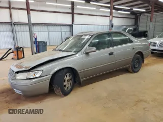 1998 Toyota Camry LE z VIN 4T1BG22K6WU356495, wystawiony jako Copart lot #55639765 z przebiegiem Nie podano mil oraz Szkoda całkowita • Salvage title. Historia ofert i sprzedaży dostępna na DreamBid. Obrazek 1.