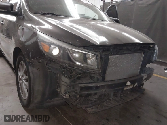 2017 Kia Sedona LX with VIN KNDMB5C17H6248168, listed as a IAAI auction lot 41881875 with 213,977 mi miles. Bid and sale history available at carsss.com. Image 6.