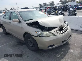 2008 Toyota Camry LE z VIN 4T1BK46K58U575861, wystawiony jako IAAI lot #41685664 z przebiegiem 267 003 mil mil oraz . Historia ofert i sprzedaży dostępna na DreamBid. Obrazek 1.