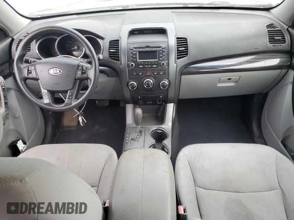 2012 Kia Sorento LX z VIN 5XYKTCA67CG279174, wystawiony jako Copart lot #54363095 z przebiegiem 181 112 mil mil oraz Szkoda całkowita • Salvage title. Historia ofert i sprzedaży dostępna na DreamBid. Obrazek 8.