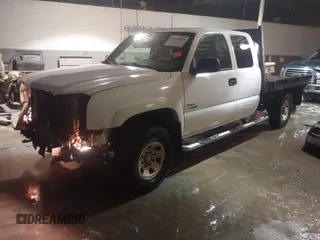 2004 Chevrolet Silverado 3500 z VIN 1GCHK39284E265681, wystawiony jako IAAI lot #41435024 z przebiegiem 305 340 mil mil oraz . Historia ofert i sprzedaży dostępna na DreamBid. Obrazek 18.