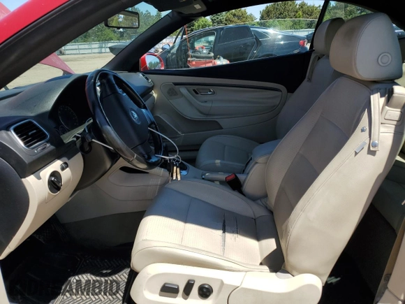 2008 Volkswagen Eos Turbo z VIN WVWBA71F28V040872, wystawiony jako Copart lot #58146495 z przebiegiem 158 657 mil mil oraz Szkoda całkowita • Salvage title. Historia ofert i sprzedaży dostępna na DreamBid. Obrazek 7.