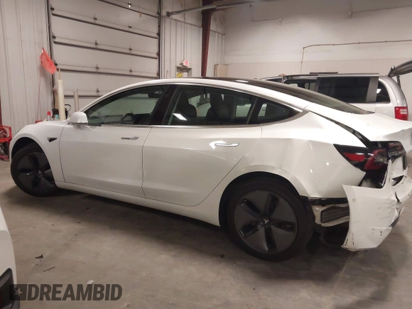 2019 Tesla Model 3 Mid Range z VIN 5YJ3E1EA5KF317542, wystawiony jako IAAI lot #42050461 z przebiegiem 55 054 mil mil oraz . Historia ofert i sprzedaży dostępna na DreamBid. Obrazek 15.