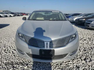 2015 Lincoln MKZ Hybrid z VIN 3LN6L2LU1FR617875, wystawiony jako Copart lot #55761545 z przebiegiem 75 321 mil mil oraz Szkoda całkowita • Salvage title. Historia ofert i sprzedaży dostępna na DreamBid. Obrazek 5.