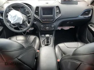 2019 Jeep Cherokee Latitude Plus z VIN 1C4PJMLX0KD432398, wystawiony jako Copart lot #56153735 z przebiegiem Nie podano mil oraz Szkoda całkowita • Salvage title. Historia ofert i sprzedaży dostępna na DreamBid. Obrazek 8.