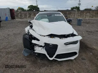 2024 Alfa Romeo Giulia Veloce z VIN ZARFAMBNXR7682239, wystawiony jako Copart lot #68413004 z przebiegiem 3 161 mil mil oraz Szkoda całkowita • Salvage title. Historia ofert i sprzedaży dostępna na DreamBid. Obrazek 5.