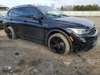 2023 Volkswagen Tiguan SE R-Line Black with VIN 3VVCB7AX9PM131559, listed as a Copart auction lot 44711665 with 28,166 mi miles and Salvage Title. Bid and sale history available at carsss.com. Image 4.