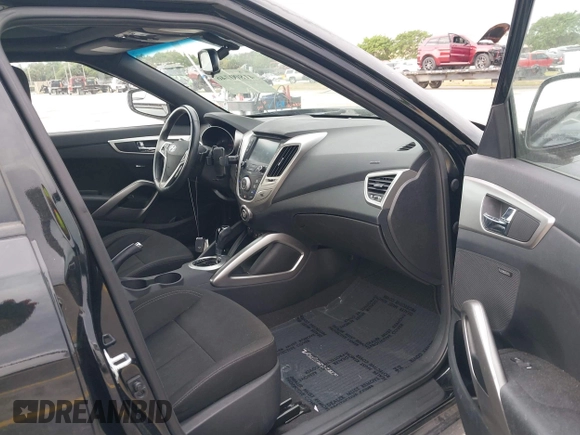 2017 Hyundai Veloster Value Edition with VIN KMHTC6AD9HU317347, listed as a IAAI auction lot 41800746 with 32,550 mi miles. Bid and sale history available at carsss.com. Image 5.