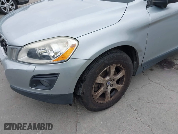 2010 Volvo XC60 3.2L with VIN YV4960DL5A2106408, listed as a IAAI auction lot 42047320 with 179,847 mi miles. Bid and sale history available at carsss.com. Image 6.