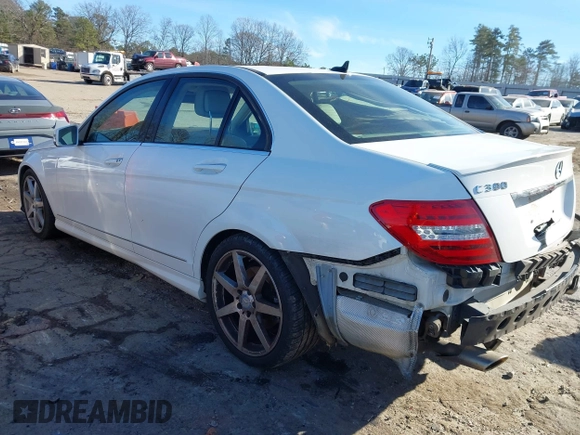 2013 Mercedes-Benz C 300 Sport z VIN WDDGF8AB1DR270633, wystawiony jako IAAI lot #41327883 z przebiegiem 151 021 mil mil oraz . Historia ofert i sprzedaży dostępna na DreamBid. Obrazek 14.