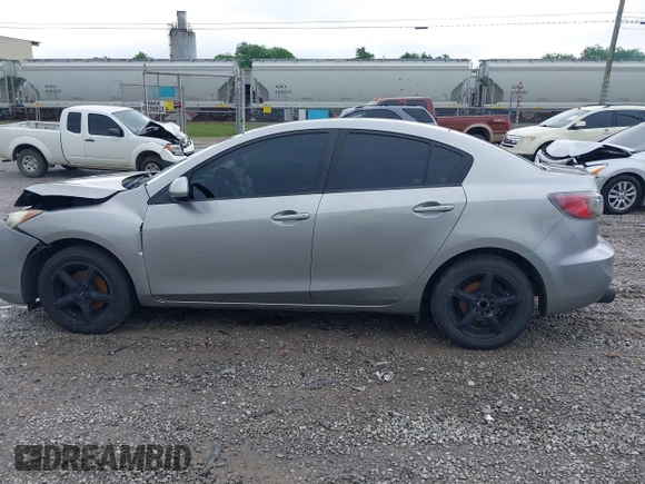 2013 Mazda 3 i Sport z VIN JM1BL1U75D1743637, wystawiony jako IAAI lot #42258672 z przebiegiem 151 404 mil mil oraz . Historia ofert i sprzedaży dostępna na DreamBid. Obrazek 14.