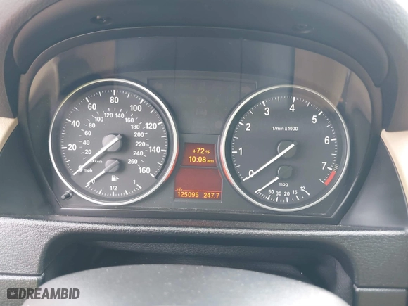 2014 BMW X1 sDrive28i with VIN WBAVM1C54EVW46561, listed as a IAAI auction lot 41880387 with 125,096 mi miles. Bid and sale history available at carsss.com. Image 7.
