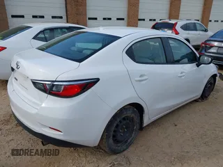 2019 Toyota Yaris L z VIN 3MYDLBYVXKY510466, wystawiony jako IAAI lot #42016585 z przebiegiem 66 671 mil mil oraz . Historia ofert i sprzedaży dostępna na DreamBid. Obrazek 4.