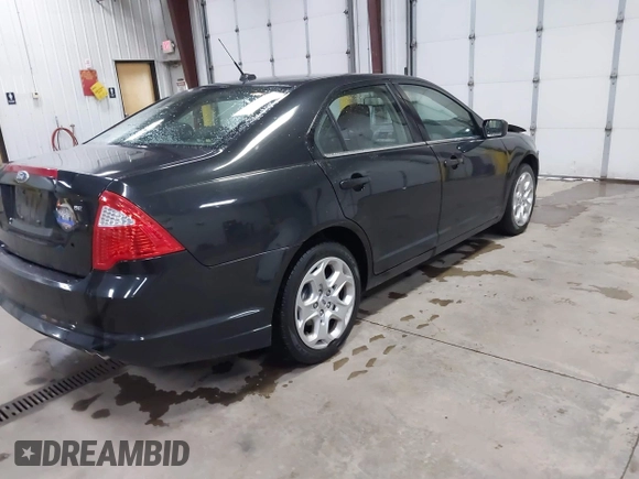 2010 Ford Fusion SE z VIN 3FAHP0HA5AR376700, wystawiony jako IAAI lot #42260240 z przebiegiem 98 509 mil mil oraz . Historia ofert i sprzedaży dostępna na DreamBid. Obrazek 4.