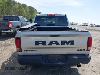 2015 Ram 1500 Rebel z VIN 1C6RR7YT0FS751334, wystawiony jako IAAI lot #41933040 z przebiegiem 167 336 mil mil oraz . Historia ofert i sprzedaży dostępna na DreamBid. Obrazek 17.